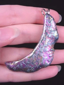(TP-171) STRANO RARO TITANIO polimorfo luna blu rosa arcobaleno CIONDOLO gioielli - Foto 1 di 2