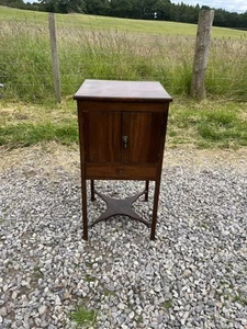 A Georgian Style Pot Cupboard / Mahogany Bedside Chest / Cabinet - Picture 1 of 17