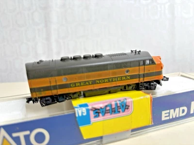 Motor locomotora Kato EMD F3 calibre N Great Northern 176 181 182 Foto 1 de 4