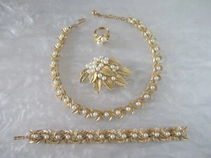 VTG DESIGNER SIGNED TRIFARI & AVON FAUX PEARL NECKLACE BRACELET BROOCH RING SET - Picture 1 of 18