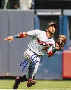 EDDIE ROSARIO MINNESOTA TWINS ACTION SIGNED 8x10 - Picture 1 of 1
