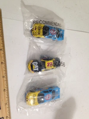 Lote de 3 coches de carreras NasCar fundidos a presión Cat Cheerios x2 nuevo en paquete Foto 1 de 2