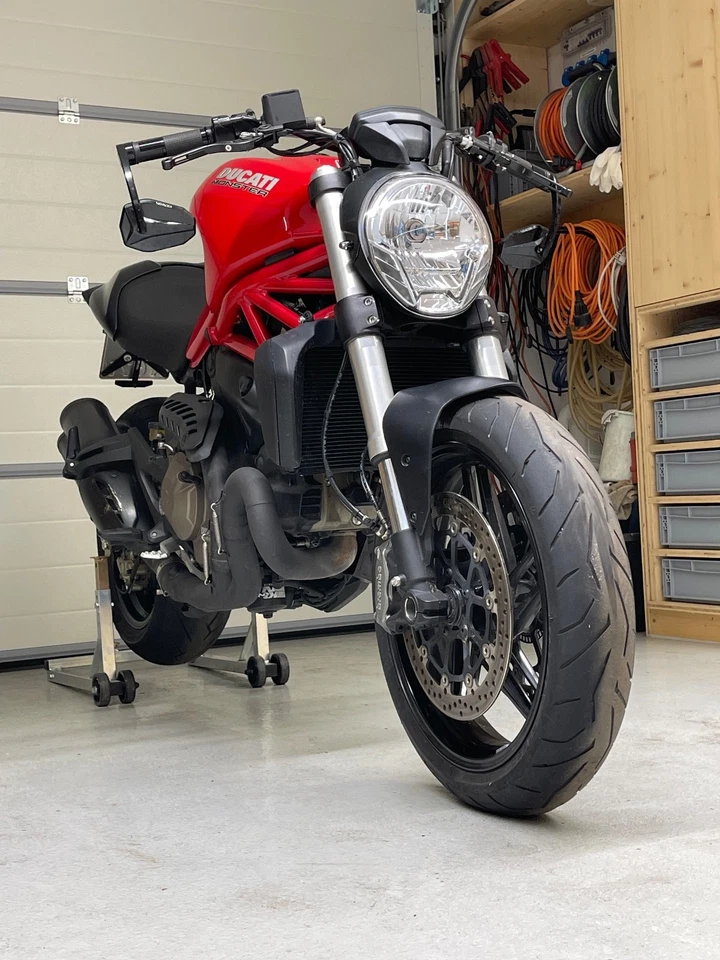Ducati Monster 821 Stripe Naked Custombike wie neu wenig km - Bild 1 von 4