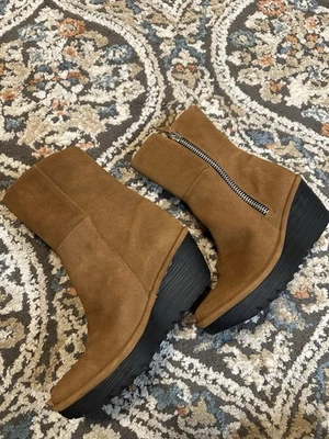 Fly London YULU252FLY 棕色麂皮绒楔形踝靴拉链靴 39 码 EU 8 美国 — 第 1/4 张图片