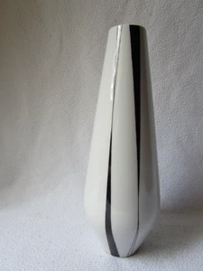 Hutschenreuther Selb Vase Porzellan weiß schwarzes Streifen-Dekor glasiert 25cm - Picture 1 of 7
