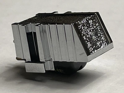 Картридж с фонограммой проигрывателя Shure V15 тип III. НУЖЕН НОВЫЙ СТИЛУС.  ХОРОШИЕ КАТУШКИ - Изображение 1 из 4