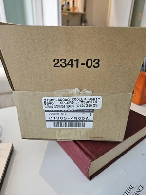 Conjunto de aceite de enfriador genuino Nissan 21305-4W00A 213054W00A Stock OEM de EE. UU. Foto 1 de 3
