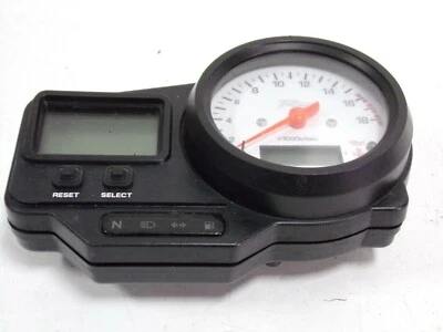 99 00 01 02 YAMAHA YZF R6 YZFR6 GAUGES INSTRUMENT CLUSTER SPEEDOMETER 37,679 MLS - Image 1 of 4