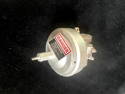 ROLLS-ROYCE REBUILT ACCUMULATOR/VALVE ASSEMBLY OUTRIGHT-NO EXCHANGE/CORE CHARGE - Image 1 of 2