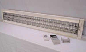 Philips Dimmable Fluorescent Light Fitting + Lamps with Remote Controls - Rare - Picture 1 of 6