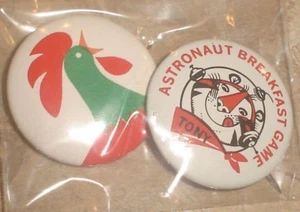 Vintage Kelloggs Cereal Copos de Maíz Gallo y Tony El Tigre Pin Botones - Imagen 1 de 1