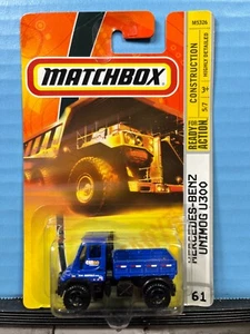 1/64 MATCHBOX CONSTRUCTION MERCEDEZ-BENZ UNIMOG U300 #61 BLUE - Picture 1 of 2