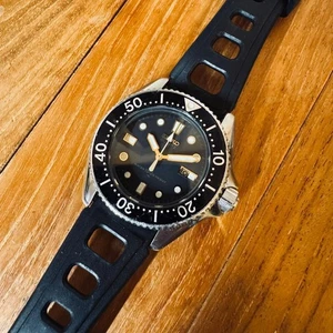 SEIKO 2625-0010 Vintage Retro Diver's Watch, Black Dial, Quartz Movement - Picture 1 of 12