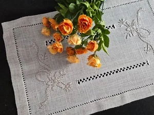 Set 3 centrini in lino canapa con ricamo Punto pieno e Gigliuccio a mano - Picture 1 of 9