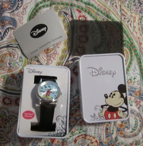Disney Classic Mickey Mouse Uhr Silber mit braunem Lederband & Sammlerdose - Bild 1 von 12