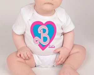 Barbie inspirierte Baby Grows Westen viele Designs & Größen - Bild 1 von 12