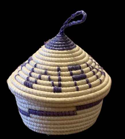 VINTAGE RWANDA SMALL WOVEN AFRICAN MINATURE NESTING ROUND BASKET W/LID 2.5" TALL Cover