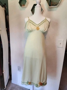 US VTG 60s Van Raalte "Suavette" Pale Green Nylon Floral Lace Slip Dress 34A Sml - Picture 1 of 15