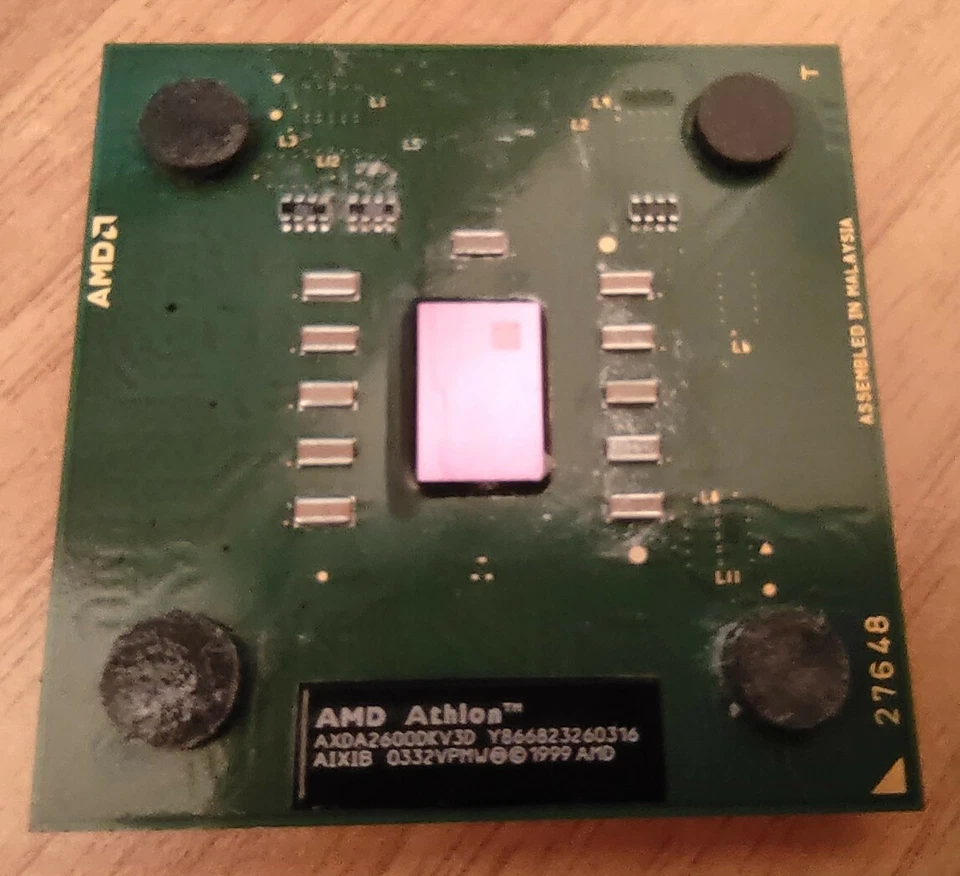 AMD Athlon XP 2600+ AXDA2600DKV3D - AIXIB - 2,083 Ghz - bus 333 Mhz - socket A - Immagine 1 di 1