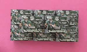 Mega caja de fútbol americano Panini NFL 2023 mosaico sellada de fábrica (8 disponibles) - Imagen 1 de 1