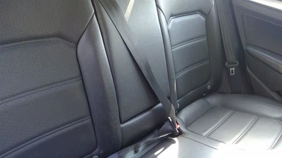 2015 Volkswagen Passat Rear CENTER Seat Belt - Изображение 1 из 4
