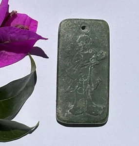 Colgante de piedra verde tallada Dios chino con caracteres - Imagen 1 de 3