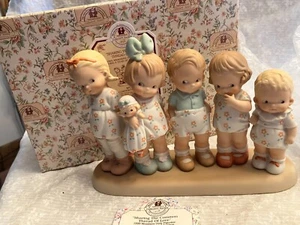 enesco figurine. Memories of yesterday. Sharing the common thread of Love. 1995 - Picture 1 of 7