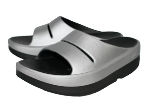 OOFOS Oomega Ooahh Luxe Slide Sandal Women Size 8 Black Silver Recovery Comfort - Picture 1 of 6