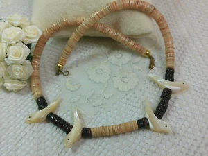 Collana Girocollo Vintage Zuni Nativi Americani Caved MOP Uccellino Fetish Heishi Legno Perline - Foto 1 di 19