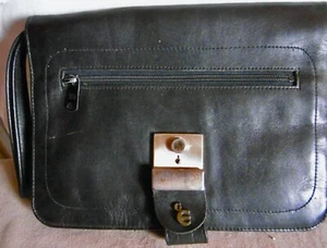Borsa da polso uomo vintage vera pelle nera 21 x 17 x 5 cm anni 70 rara - Foto 1 di 4