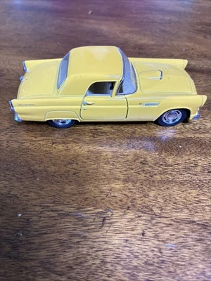 Ford Thunderbird 1955 fundido a presión Kinsmark escala 1:36 amarillo Foto 1 de 4