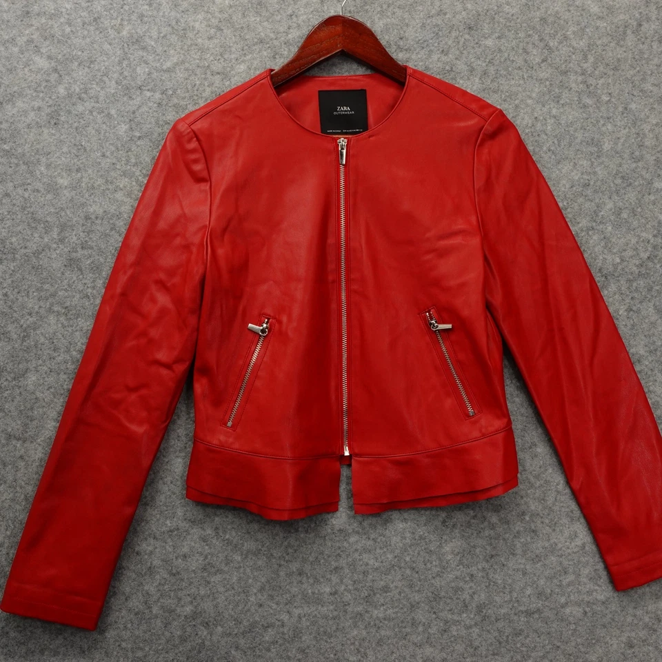 Jaqueta de Moto Vermelha Feminina XS Cropped Fina Couro Sintético Sem Gola Motociclista Rocker ZARA - Imagem 1 de 4