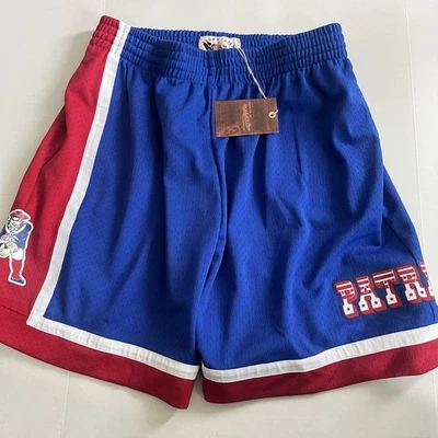 Pantalones cortos Mitchell & Ness de los New England Patriots NFL Throwback Team ID pequeños Foto 1 de 3