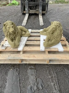 Pair Of Lions - Picture 1 of 8