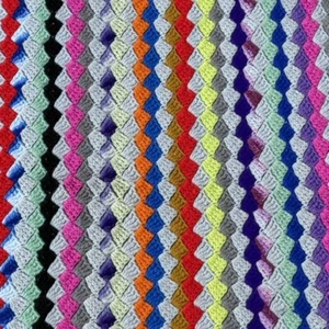 Manta afgana abuela vintage de ganchillo hecha a mano 48x77 arco iris colorida - Imagen 1 de 8