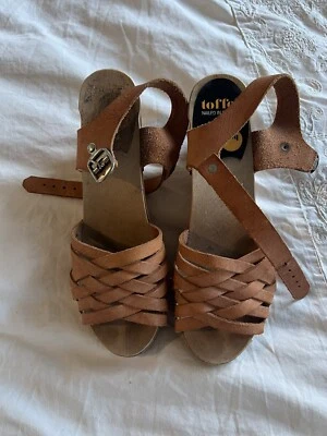 Swedish Hasbeens 39 Tan Woven Wedge - Image 1 of 4