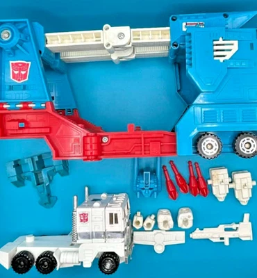 1984 Transformers G1 Ultra Magnus 100% Complete Hasbro No Repro Hard Wheels - Image 1 of 4