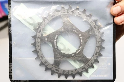 NEW RaceFace Narrow Wide Chainring Direct Mount CINCH, 30t, Black 9-12 Speed - Image 1 of 2