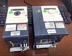 Lotto di 2 unità Schneider ALTIVAR AC (1) ATV312H075M3 1cv e (1) ATV312HU15M3 2cv - Foto 1 di 10