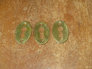 3 Antique Victorian Oval Flat Solid Brass Keyhole Covers, 1 X 1 5/8 inch - Picture 1 of 3