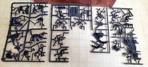 Warhammer 40k 13x Space Hulk Tyranid Purestrain Genestealers New on Sprue - Picture 1 of 1
