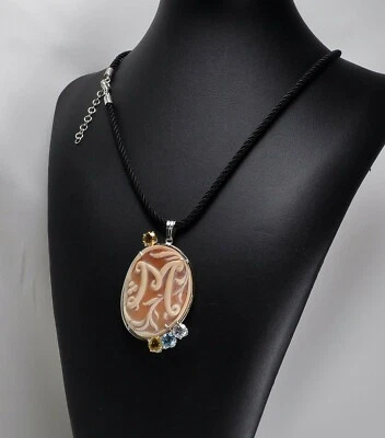 CIONDOLO IN ARGENTO 925 CON CAMMEO IN CORNEOLA INIZIALE LETTERA M AGDV 0135 - Immagine 1 di 3