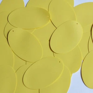 Lentejuelas de costura sueltas de vinilo opaco amarillo mantequilla de 2" lentejuelas - Imagen 1 de 2