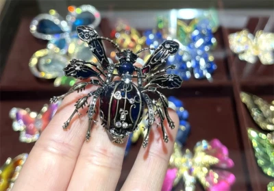 Broche hormiga de diseño retro hecho a mano broche de insectos de alta calidad Foto 1 de 4