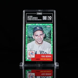 TAG 10 ๐จ 2022 Topps Chrome Platinum #8 Yogi Berra Toile White/Green /99 - Picture 1 of 4