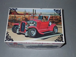 AMT 1929 Ford Model A Roadster Ala Kart Mod Rod Model Kit, 1968 issue - Picture 1 of 19