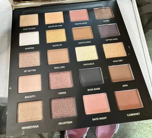 ICONIC LONDON Booming & Gleaming 20 Shade Eyeshadow Palette $62.00 Value NIB - Picture 1 of 4