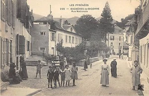 CPA 65 BAGNERES DE BIGORRE RUE NATIONALE - Picture 1 of 1