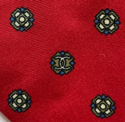Corbata de seda CHANEL con logotipo de foulard rojo Italia Foto 1 de 4