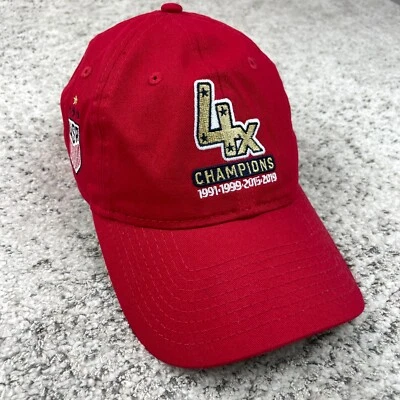 Gorra de fútbol de EE. UU. para mujer 4x campeones New Era 9Twenty roja con logotipo de gorra de papá Foto 1 de 4